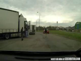 Tsjechisch milf streetwalker geneukt in auto