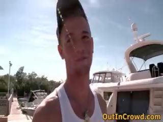 Youn adolescents 享受 户外 同性恋者 他妈的 1 由 outincrowd