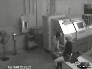 Blond apel fata disperat pentru obține masina înapoi