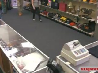 قذر عاهرة بيادق لها twat و قصفت بواسطة مقرف رهن stripling