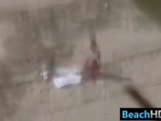 आमेचर कपल फक्किंग पर the बीच