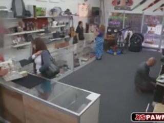 شهواني swell زوجة لديها ل rounded الثدي