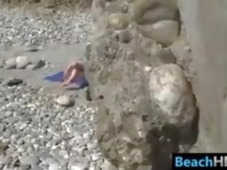 偷偷 看 一 裸 年轻 女