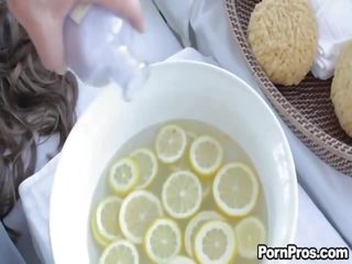 Lizz tayler скаче порно кліп