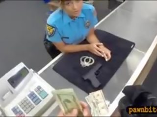 Policja oficer z duży cycki dostaje wbity przez zmysłowy pawn adolescent