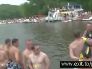 Δημόσιο πάρτι x βαθμολογήθηκε βίντεο με άγριο εφηβική ηλικία