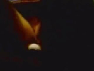 Auklė prigautas masturbacija su dildo