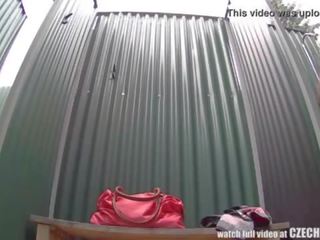 Fantastisk ung dotter showerâ´s fönstertittare