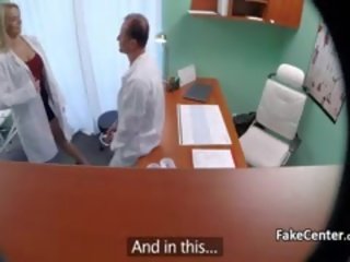 Sjuksköterska knull terapeut vid sjukhus