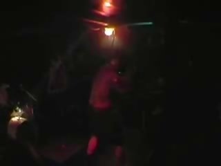 Mengisap penis di konser