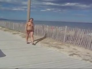 Нудист любимец заснет при плаж 3