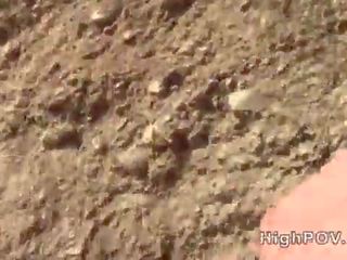 Desirable brunetė goddess dulkinimasis pov lauke