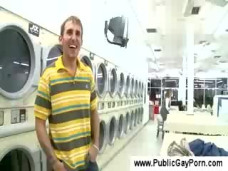 Leszopás -ban egy nyilvános laundromat