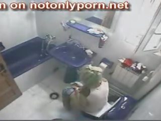 2795 - menawan muda perempuan kencing di tersembunyi toilet kamera