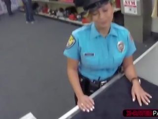 Duży cycki i tyłek policja kobieta dostaje młotkiem w shawns biuro