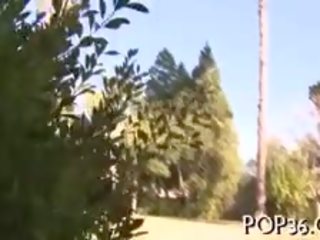 Drobounký attractive dospívající vyjížďky masivní čurák