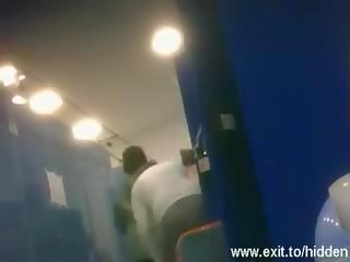 Spying mudo teens and milfs in change room clip
