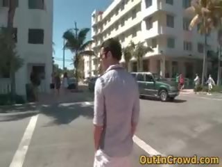 Séduisant homosexuel youths suçage et baise sur la roof 2 par outincrowd