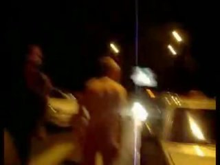 Público rapariga vestida gajo nu 3 russa amigos nu corrida