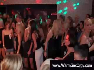 Fvml gra i pabesueshëm për cockblwoing stripper në fazë