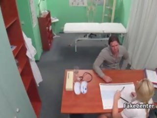 Hot pirang perawat kurang ajar patient in kantor