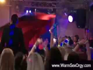 Fvml vajzat eager në zhvesh stripper në fazë