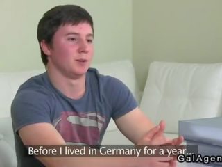 Жінка агент трахає недосвідчена студент adolescent на кастинг