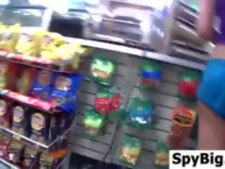 素晴らしいです 尻 で ショートパンツ アット ザ· 7 eleven