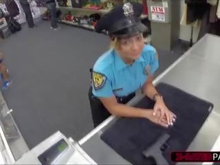Provocativo y seductor policía mujer consigue martillado por shawn