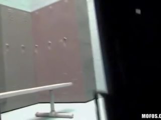 Άγριο έφηβος/η συνοδός πηγαίνει κακός