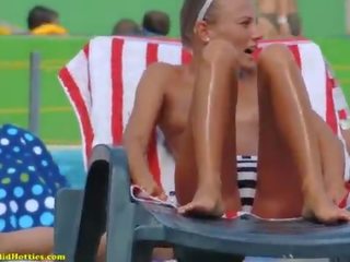 Topless kails tīņi tanning sajaukt 1