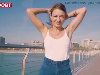 Wild tenger kenmerken geneukt hard op een publiek strand - sandra wellness