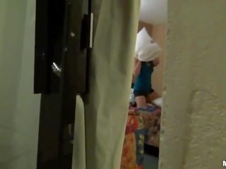 Magnificent remaja memiliki dewasa klip dengan lebih tua fellows menunjukkan