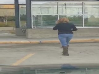A fan got clip of marierocks out in publik
