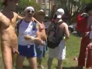 Γυμνός νεανικός γυμνός στο bay να breakers 2009