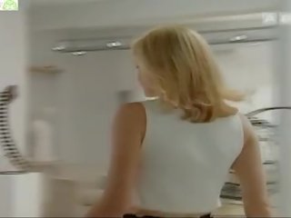 Alicia evans nipslip mientras caminando acroos la habitación