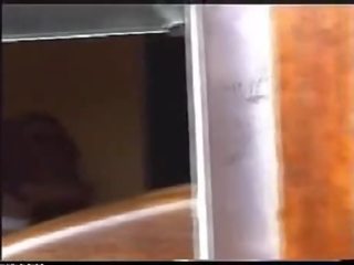 偷窥 在 2 巴西人 女孩 越来越 连衣裙的 voy