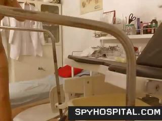 Superb picioare mare tocuri adolescenta went pentru gynecologist ascuns camera video