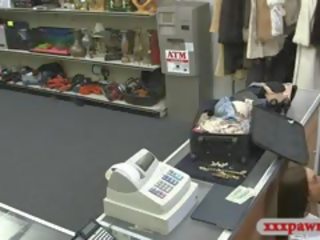 Σέξι flight attendant σφυροκόπησε με pawn δανδής στο ο τουαλέτα