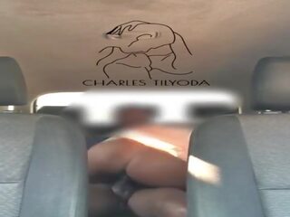 Too hard up She couldn't wait &vert; Creamy Pussy Rides putz in Car