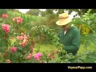 Voyeur papy zoek voor groepseks in natuur: gratis vies video- a8