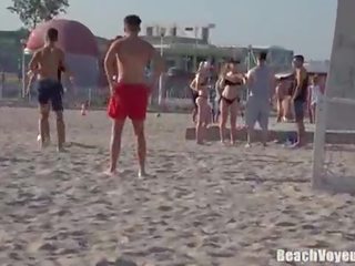Sedusive bikini latina teenageralter groß arsch flip-flops