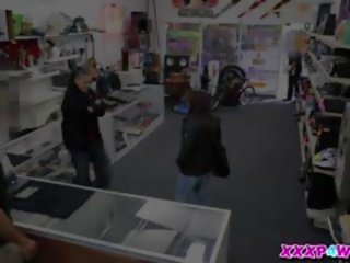 दो वो साले tried को shoplift