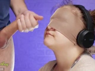 ال لعبة من طعم انتهى في deception&comma; لي زميل الدراسة وضع ل قضيب في لي فم و finished&excl; xsanyany