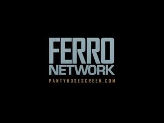Nellie dan monty direkam sementara pantyhosing